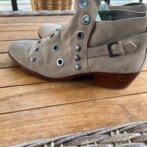 Sam Edelman Pedra Suede Pull On Ankle Boots Putty Taupe Suede Western Booties 9